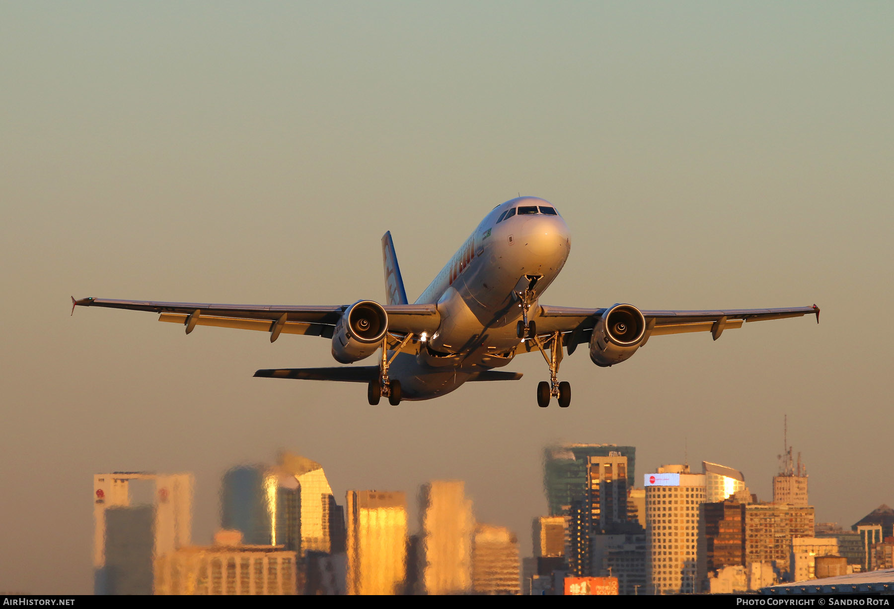 Aircraft Photo of PR-MAG | Airbus A320-232 | TAM Linhas Aéreas | AirHistory.net #480966