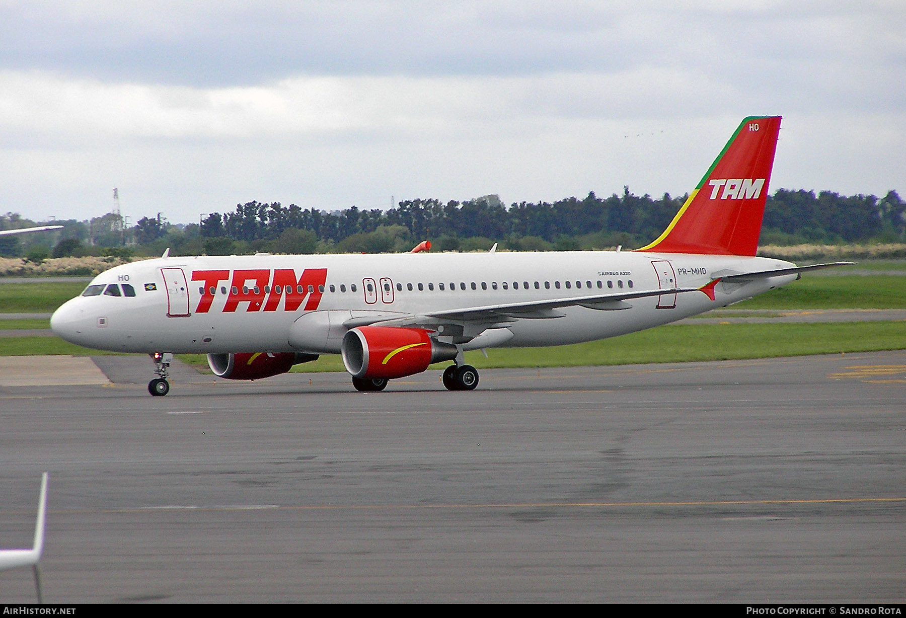 Aircraft Photo of PR-MHO | Airbus A320-214 | TAM Linhas Aéreas | AirHistory.net #481008