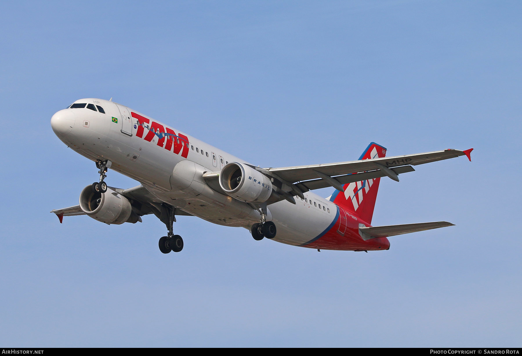 Aircraft Photo of PR-MHP | Airbus A320-214 | TAM Linhas Aéreas | AirHistory.net #481027