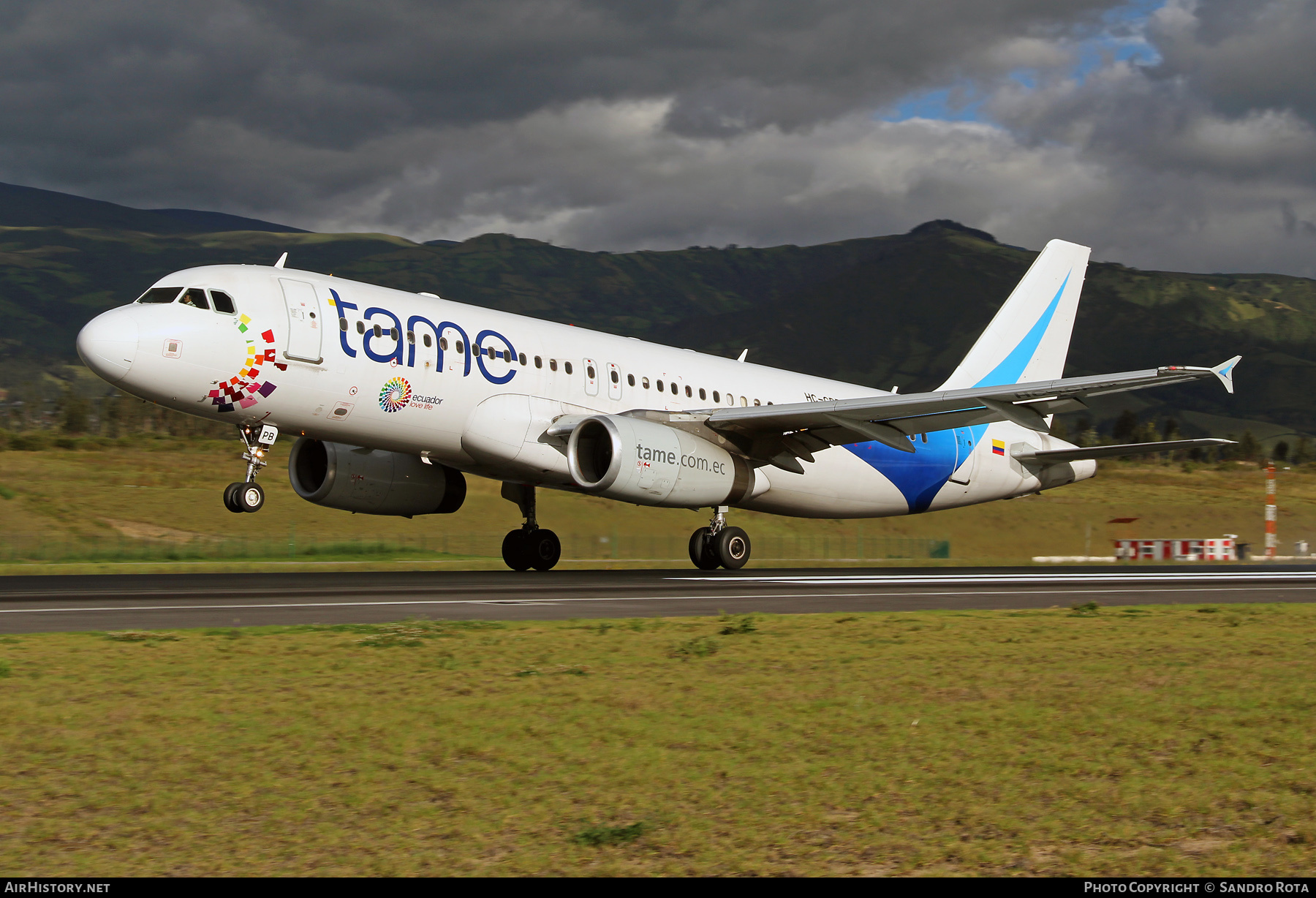 Aircraft Photo of HC-CPB | Airbus A320-233 | TAME Línea Aérea del Ecuador | AirHistory.net #481030