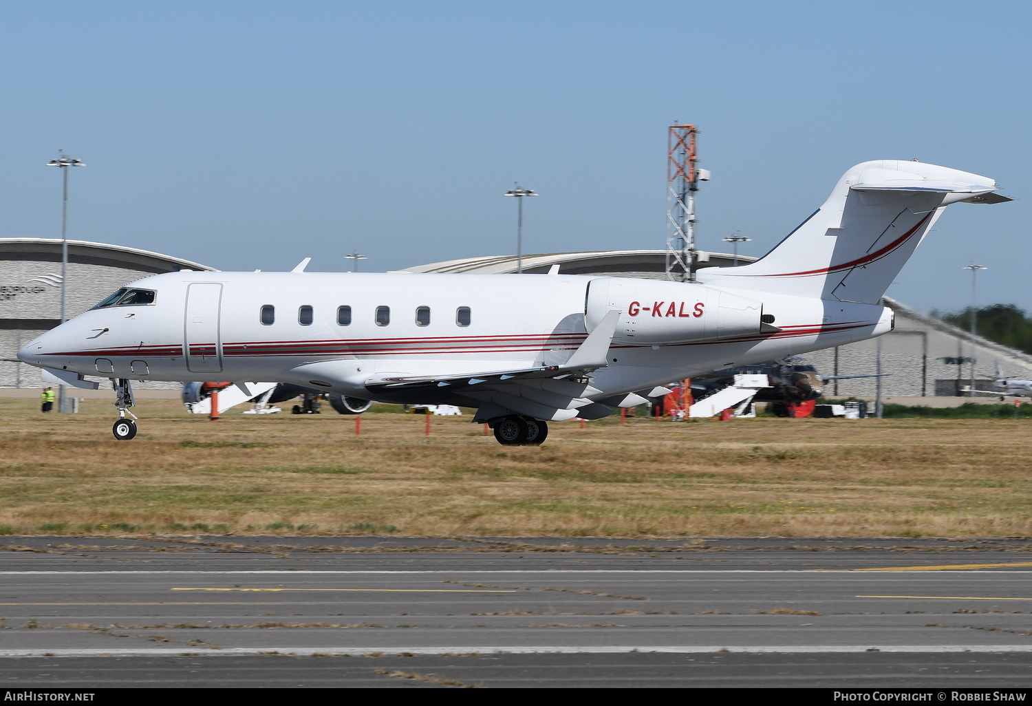 Aircraft Photo of G-KALS | Bombardier Challenger 300 (BD-100-1A10) | AirHistory.net #481298