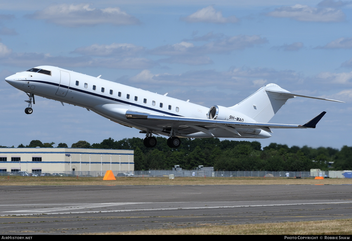 Aircraft Photo of 9H-MAO | Bombardier Global Express XRS (BD-700-1A10) | AirHistory.net #481305