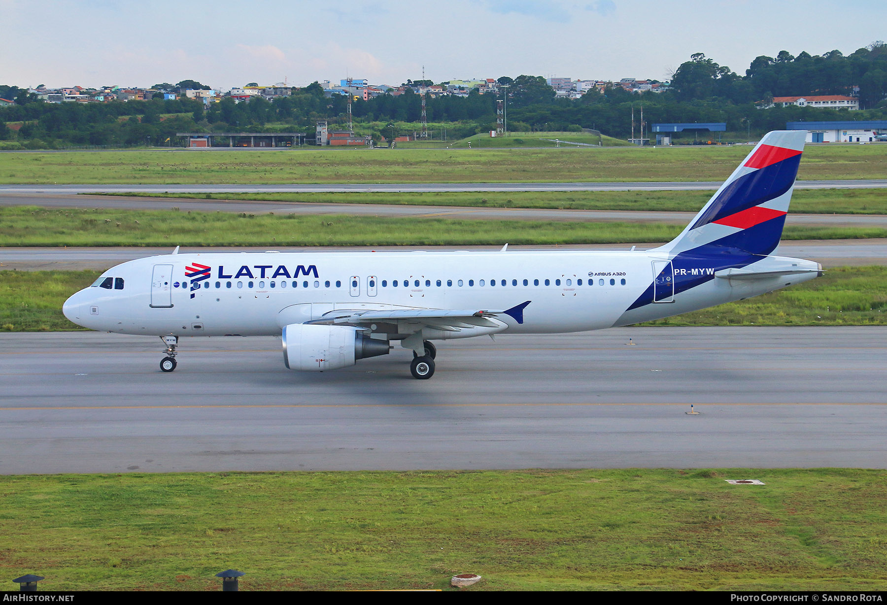 Aircraft Photo of PR-MYW | Airbus A320-214 | LATAM Airlines | AirHistory.net #481399