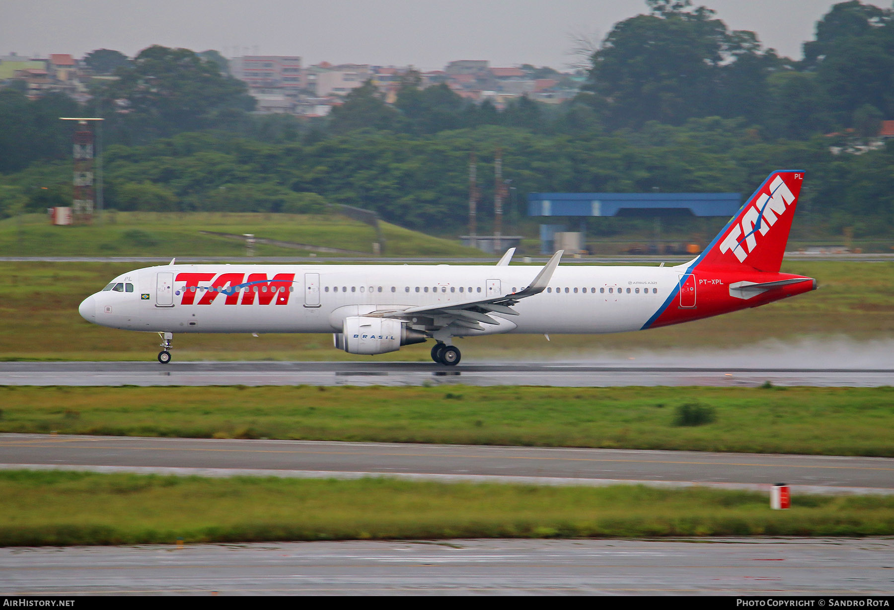 Aircraft Photo of PT-XPL | Airbus A321-211 | TAM Linhas Aéreas | AirHistory.net #481402