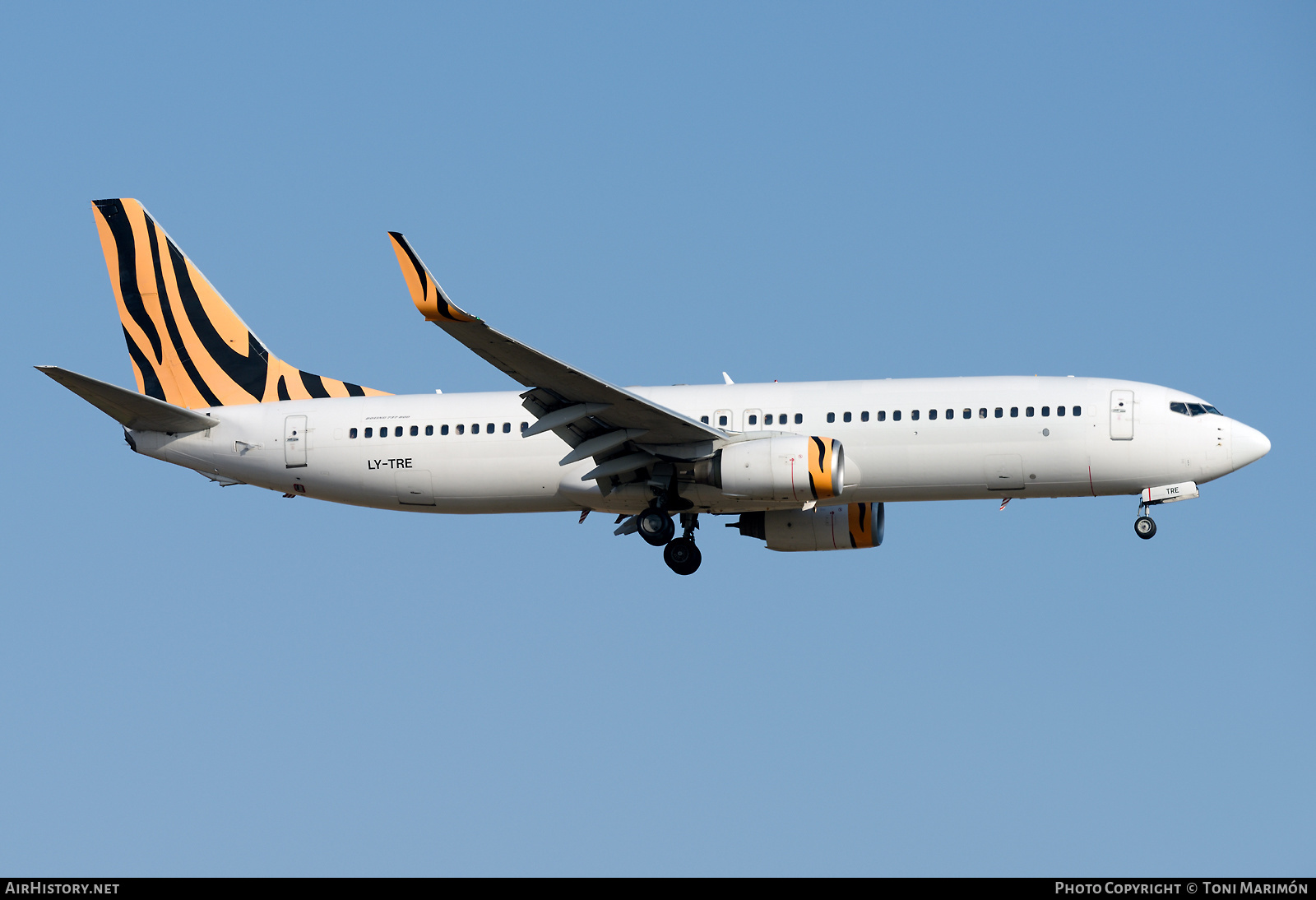 Aircraft Photo of LY-TRE | Boeing 737-8FE | AirHistory.net #481427