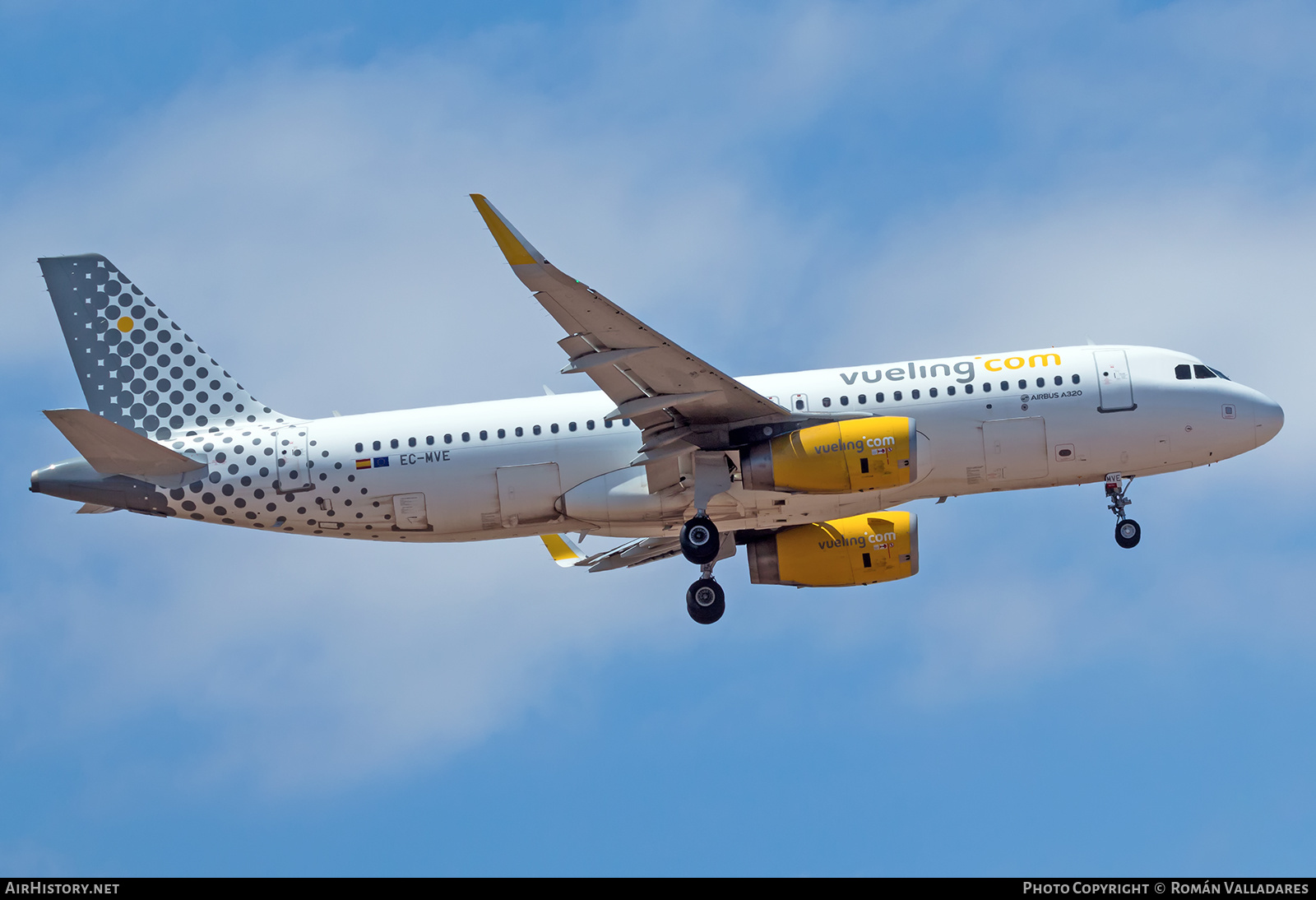 Aircraft Photo of EC-MVE | Airbus A320-232 | Vueling Airlines | AirHistory.net #481500