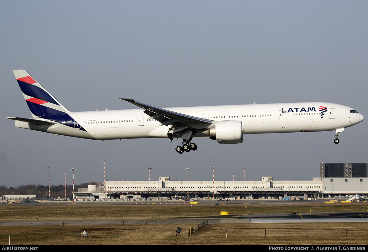 Aircraft Photo of PT-MUF | Boeing 777-32W/ER | LATAM Airlines | AirHistory.net #481535
