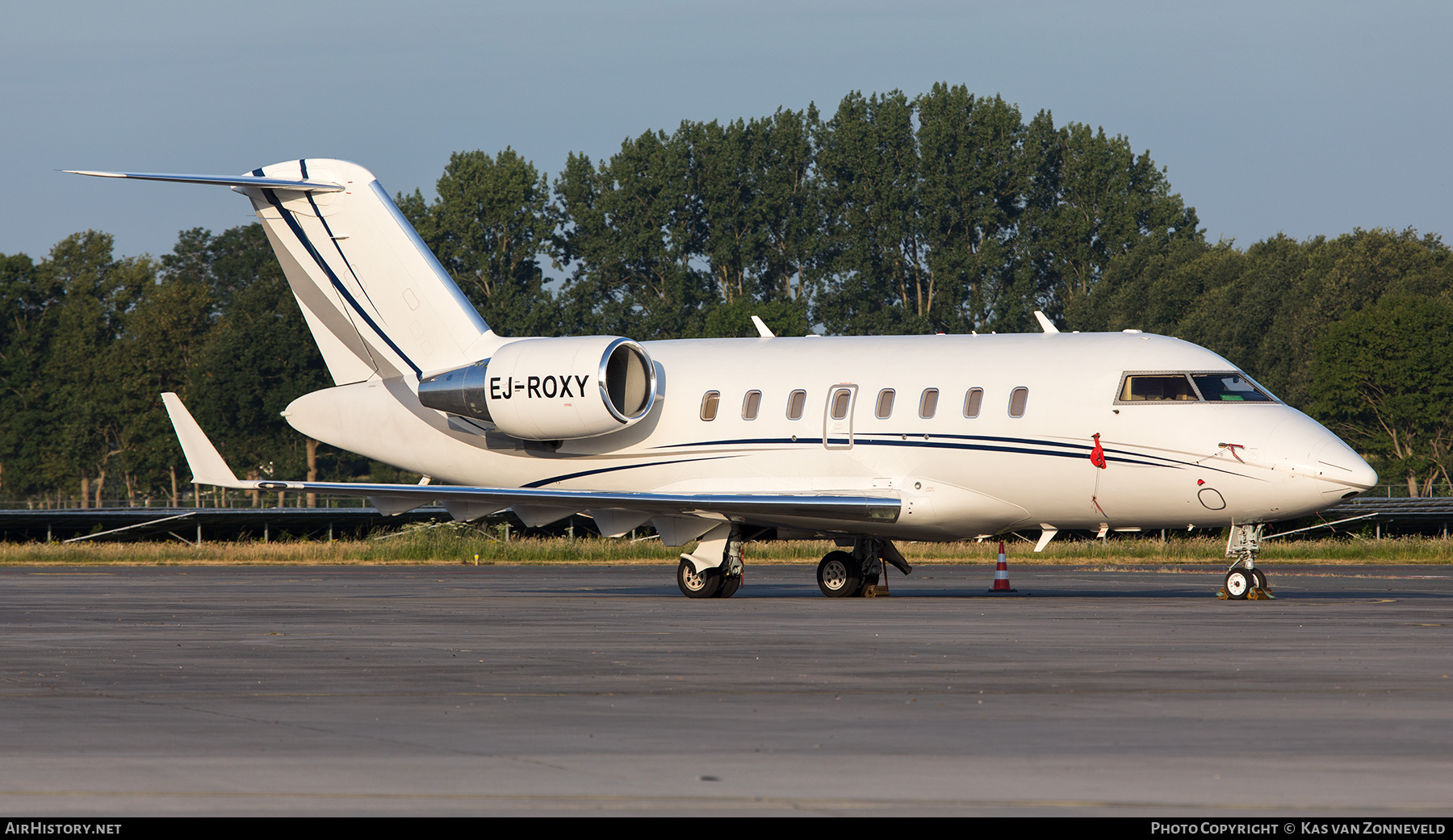 Aircraft Photo of EJ-ROXY | Bombardier Challenger 605 (CL-600-2B16) | AirHistory.net #481553
