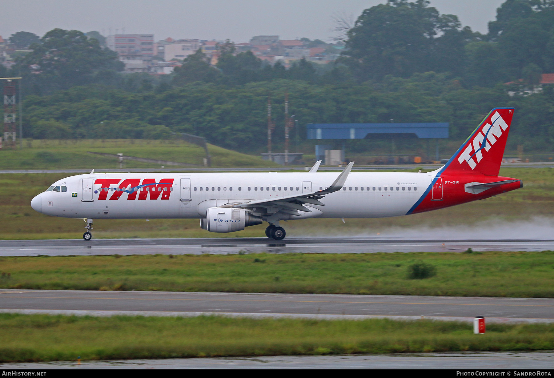 Aircraft Photo of PT-XPI | Airbus A321-211 | TAM Linhas Aéreas | AirHistory.net #481628