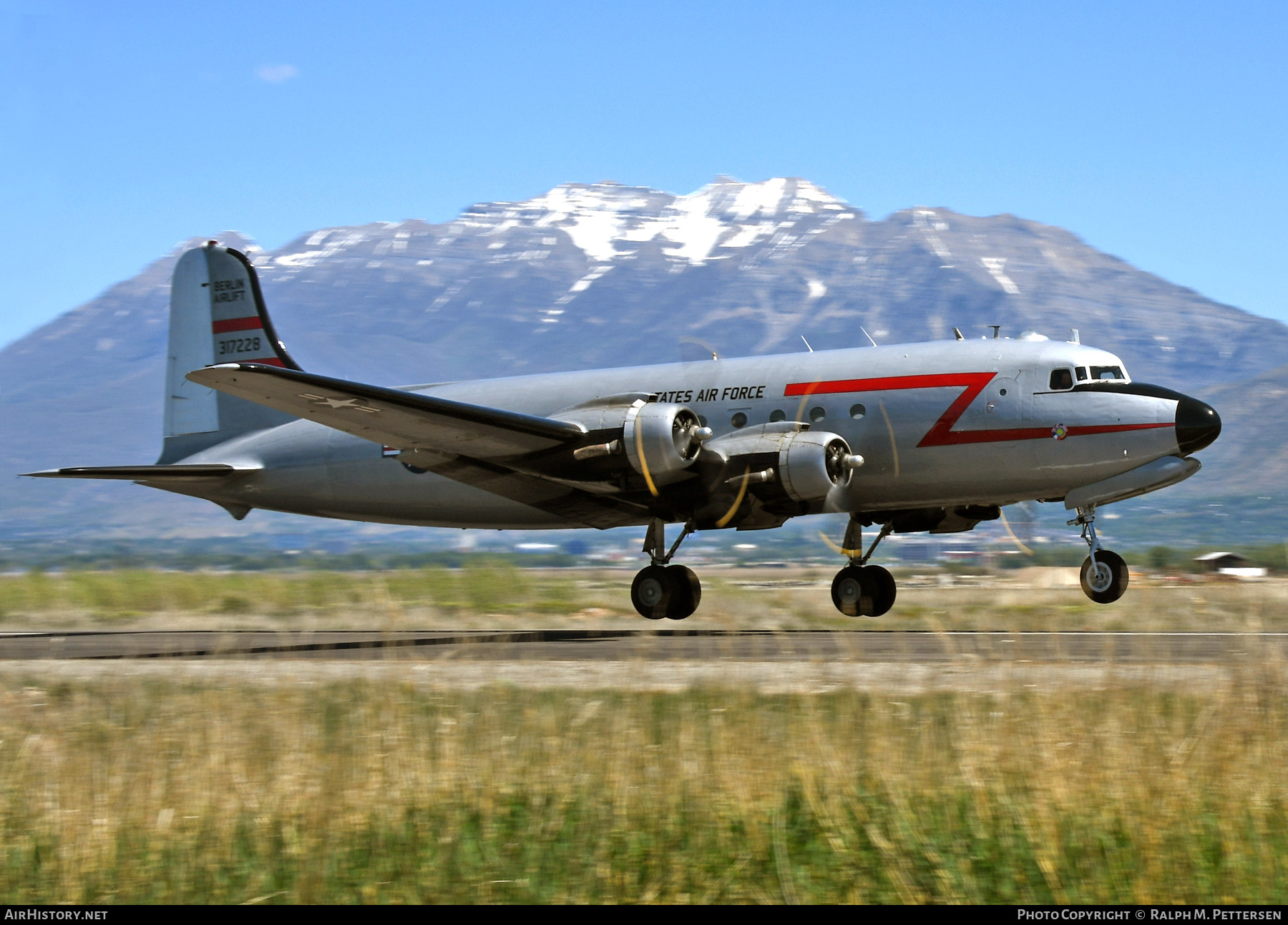 Aircraft Photo of N500EJ / 317228 | Douglas C-54D Skymaster | USA - Air Force | AirHistory.net #481718