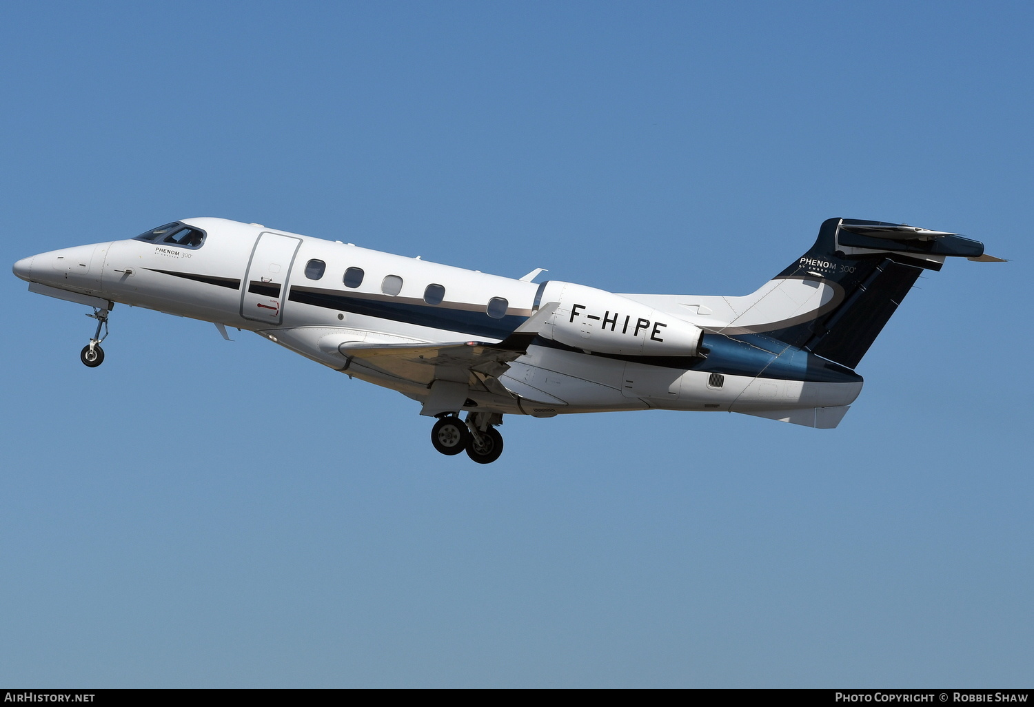 Aircraft Photo of F-HIPE | Embraer EMB-505 Phenom 300 | AirHistory.net #481842