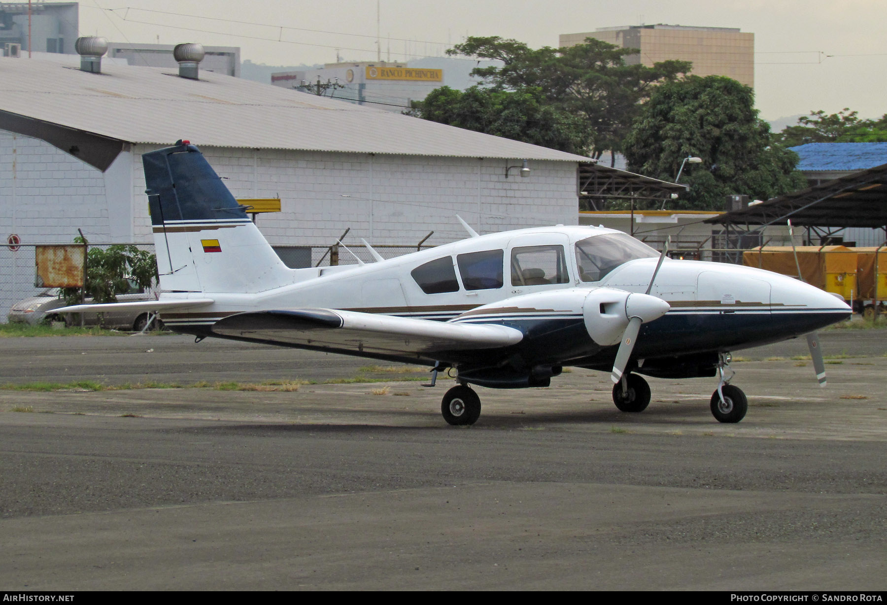 Aircraft Photo of HC-BCR | Piper PA-23-250 Aztec | AirHistory.net #481916