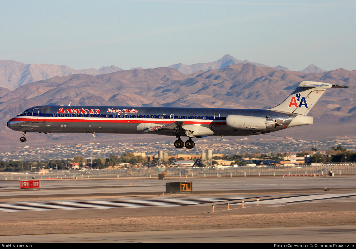 Aircraft Photo of N214AA | McDonnell Douglas MD-82 (DC-9-82) | American Airlines | AirHistory.net #481944