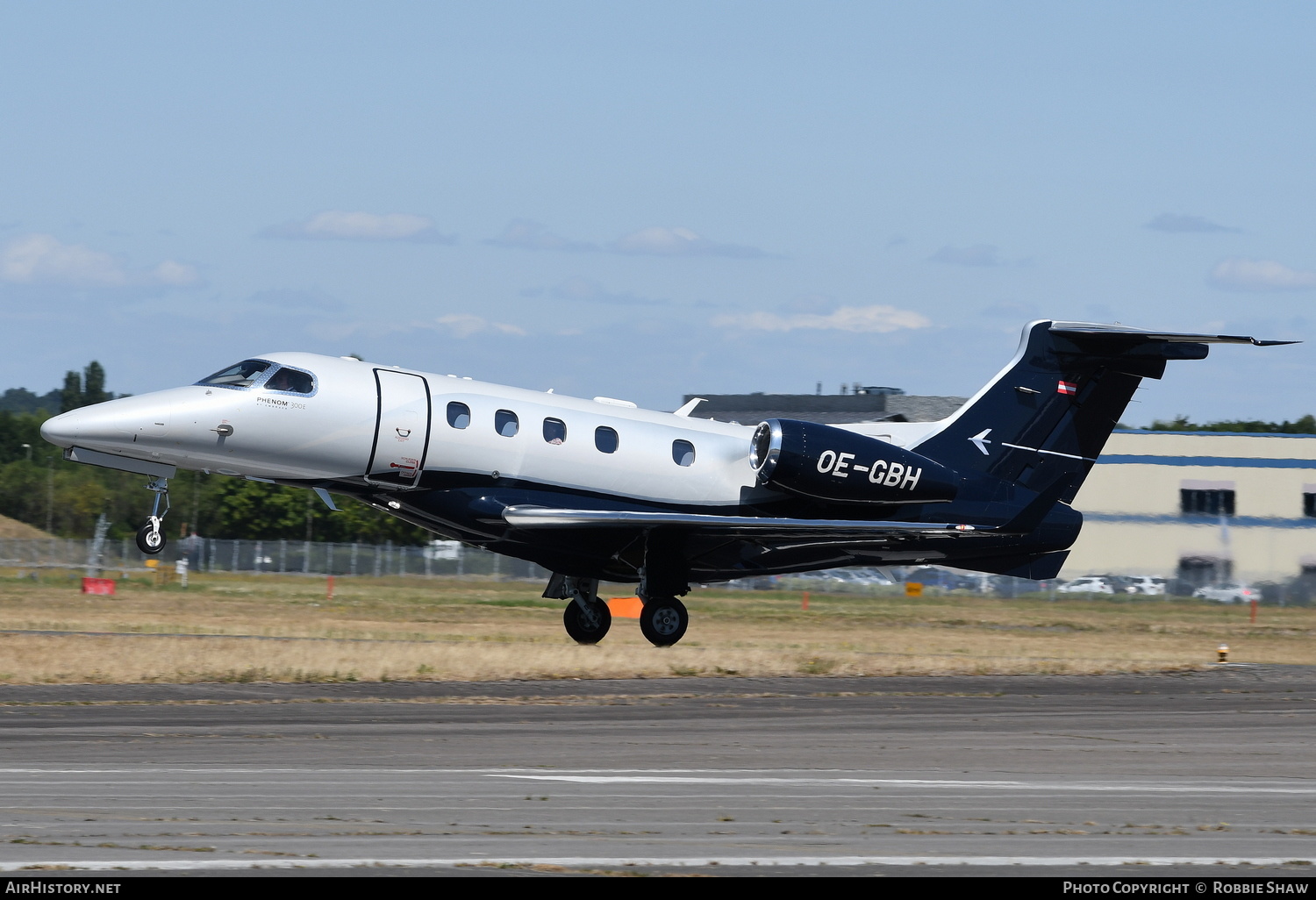Aircraft Photo of OE-GBH | Embraer EMB-505 Phenom 300 | AirHistory.net #482002