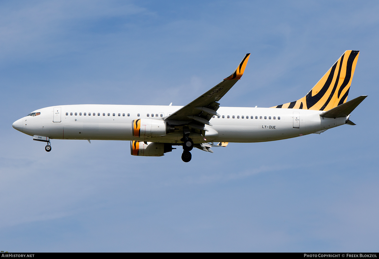 Aircraft Photo of LY-DUE | Boeing 737-8FE | AirHistory.net #482302