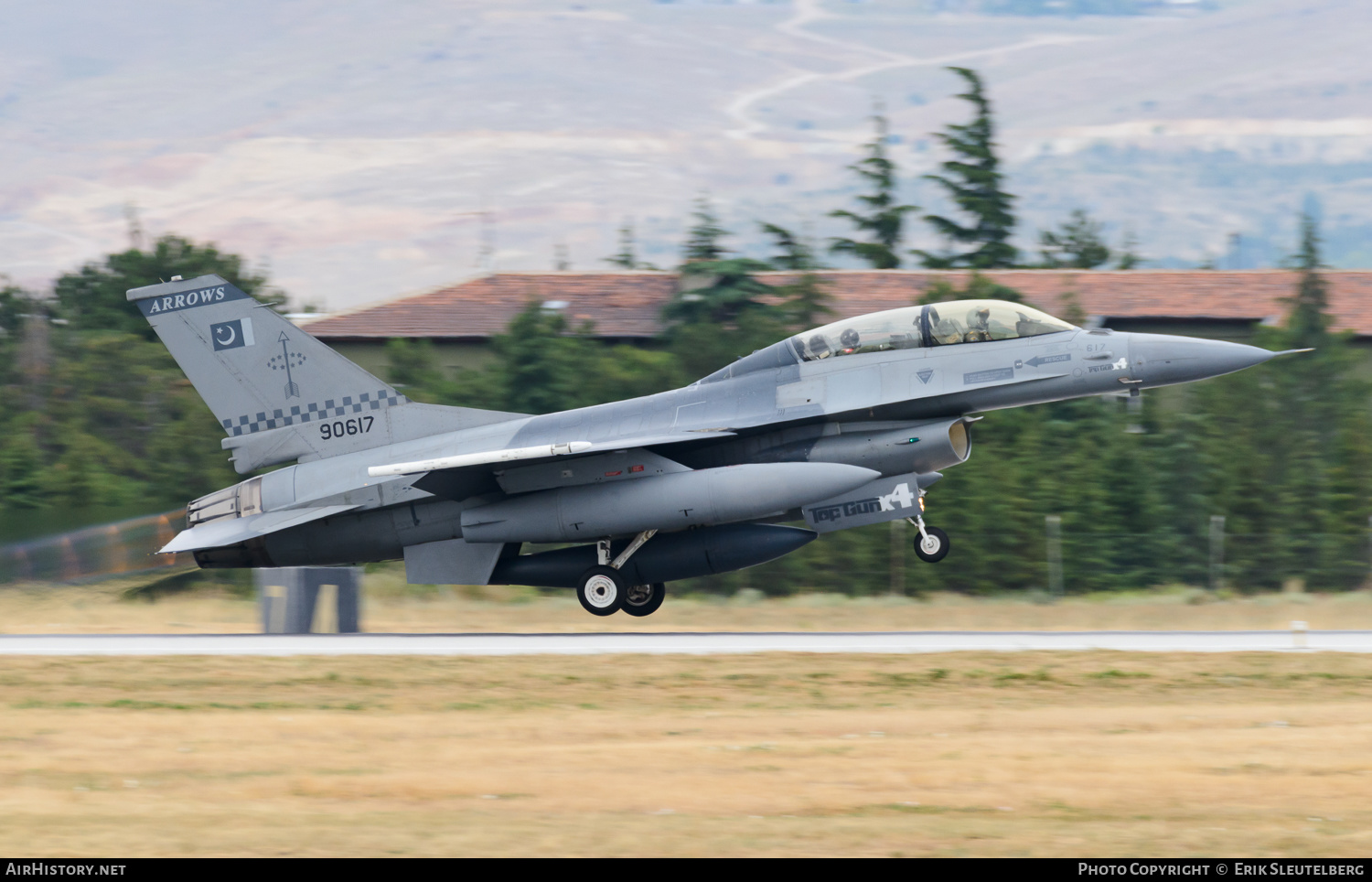 Aircraft Photo of 90617 | General Dynamics F-16B Fighting Falcon | Pakistan - Air Force | AirHistory.net #482343