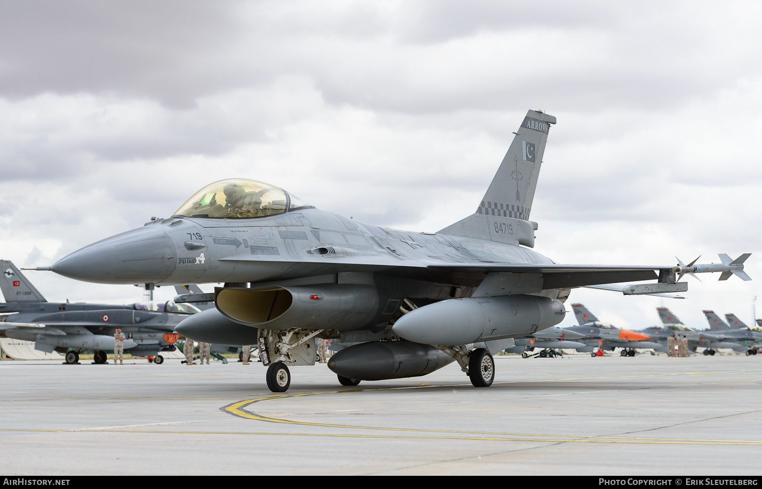Aircraft Photo of 84719 | General Dynamics F-16A Fighting Falcon | Pakistan - Air Force | AirHistory.net #482381