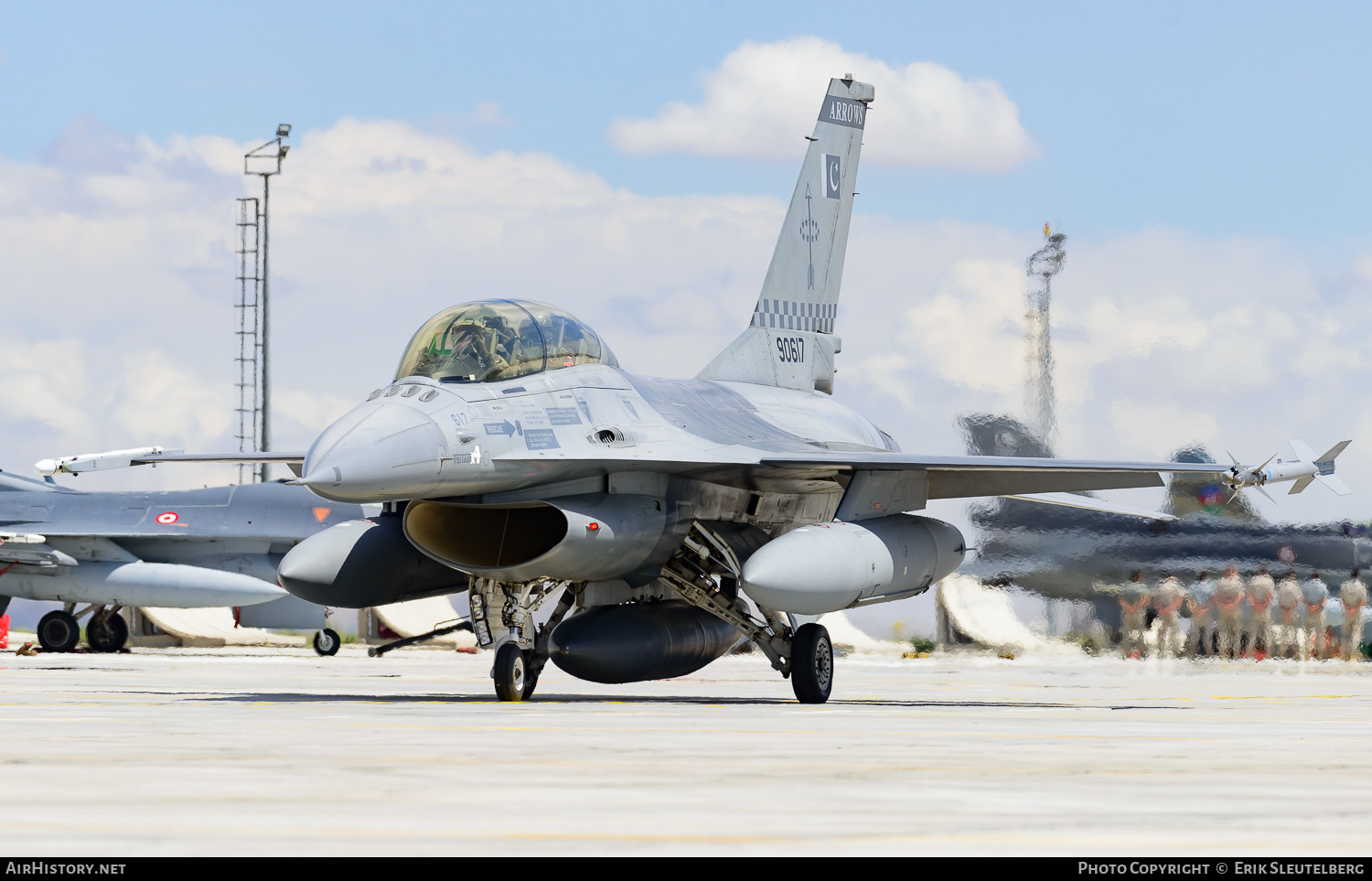Aircraft Photo of 90617 | General Dynamics F-16B Fighting Falcon | Pakistan - Air Force | AirHistory.net #482407