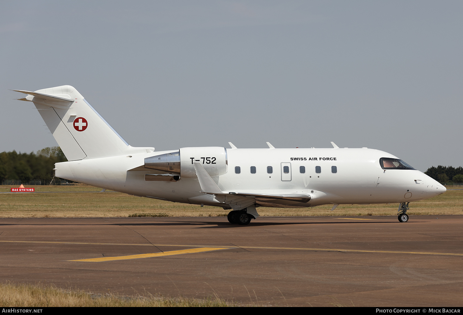 Aircraft Photo of T-752 | Bombardier Challenger 604 (CL-600-2B16) | Switzerland - Air Force | AirHistory.net #482696