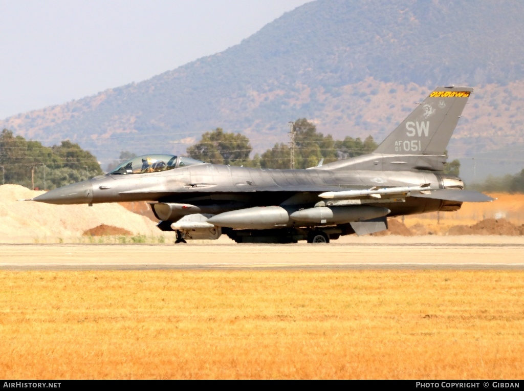 Aircraft Photo of 01-7051 / AF01-051 | General Dynamics F-16CM Fighting Falcon | USA - Air Force | AirHistory.net #482729