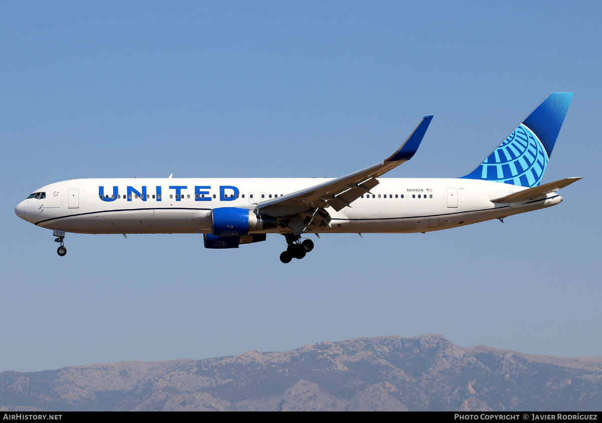 Aircraft Photo of N654UA | Boeing 767-322/ER | United Airlines | AirHistory.net #482762