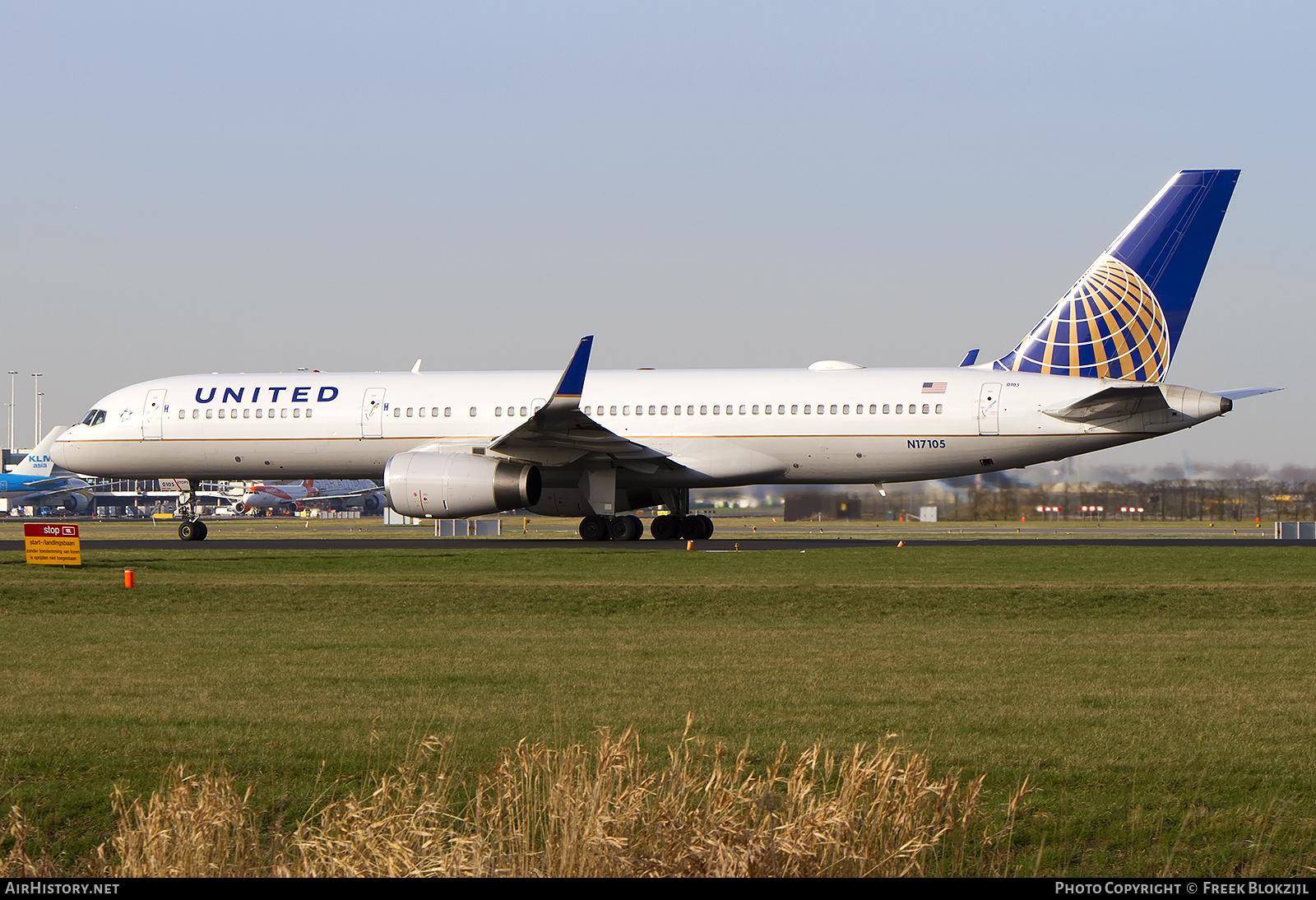 Aircraft Photo of N17105 | Boeing 757-224 | United Airlines | AirHistory.net #482923
