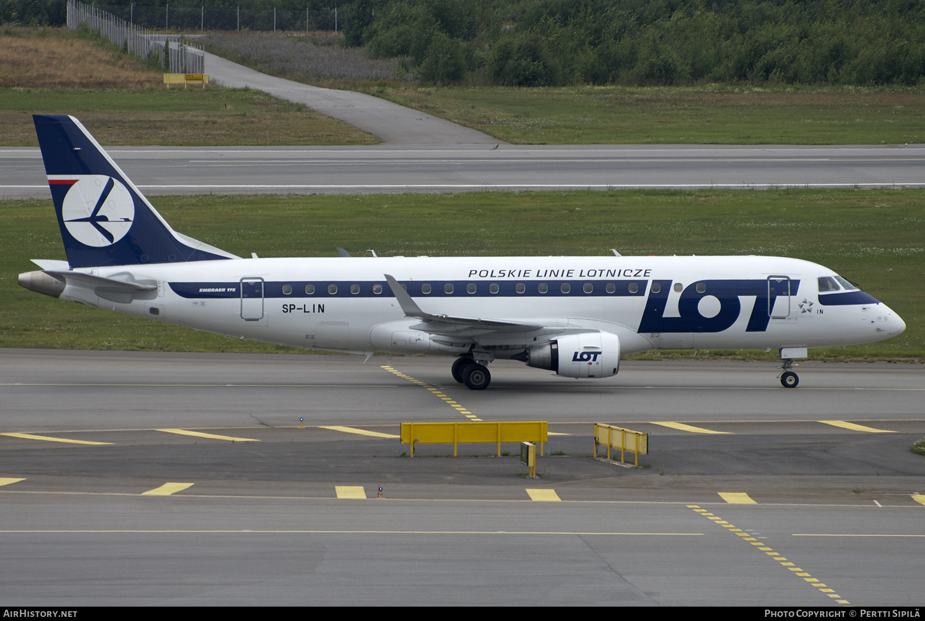 Aircraft Photo of SP-LIN | Embraer 175LR (ERJ-170-200LR) | LOT Polish Airlines - Polskie Linie Lotnicze | AirHistory.net #483187