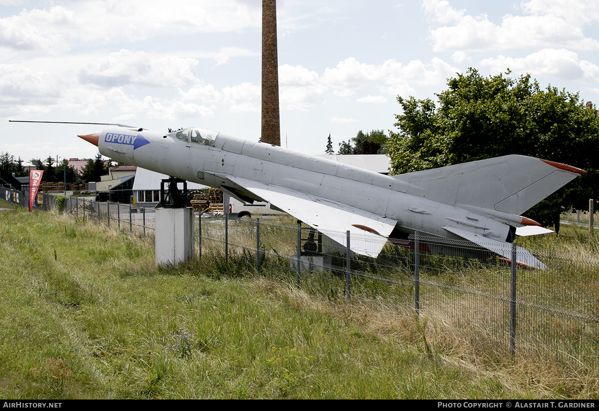 Aircraft Photo of No Reg | Mikoyan-Gurevich MiG-21M | Autodom Opony | AirHistory.net #483283