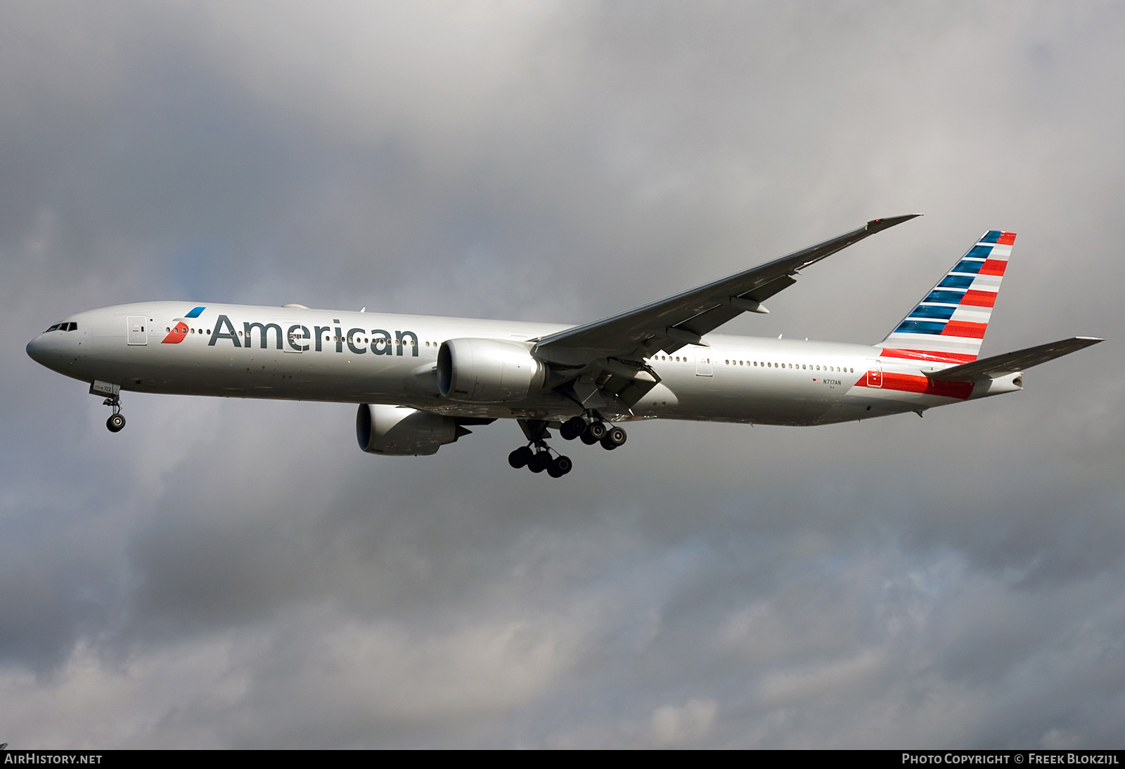 Aircraft Photo of N717AN | Boeing 777-323/ER | American Airlines | AirHistory.net #483300