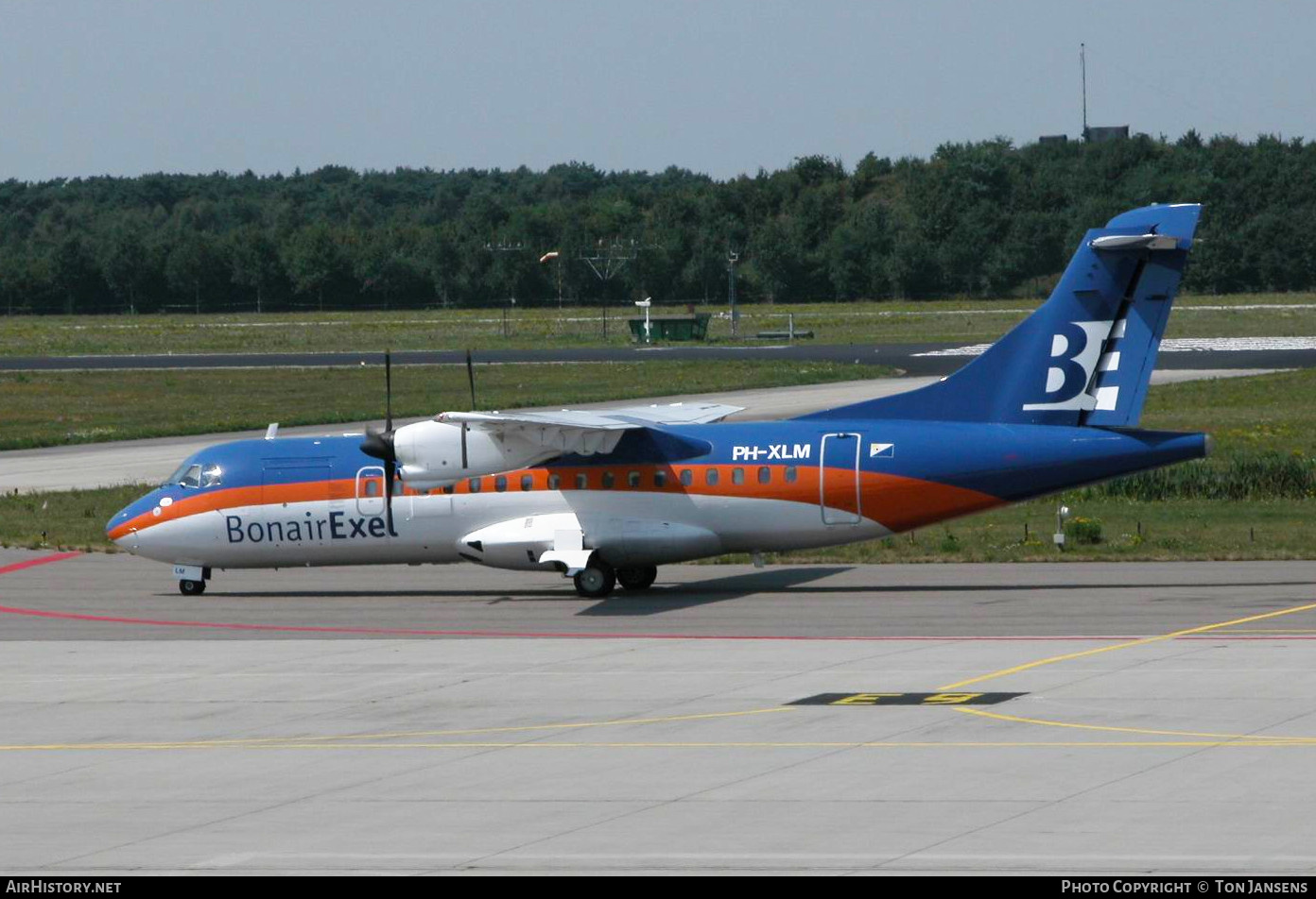 Aircraft Photo of PH-XLM | ATR ATR-42-320 | BonairExel | AirHistory.net #483501