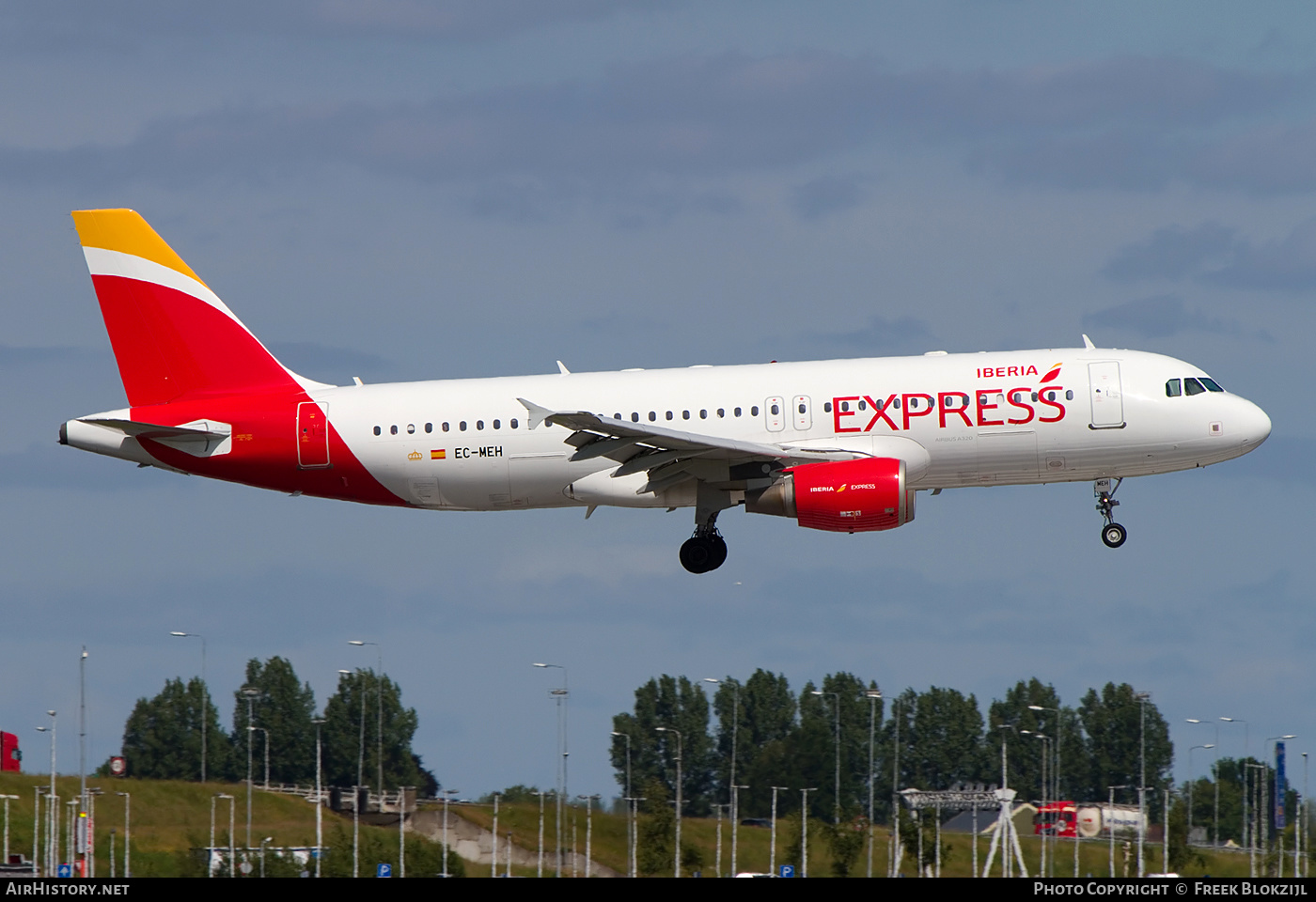 Aircraft Photo of EC-MEH | Airbus A320-214 | Iberia Express | AirHistory.net #483590