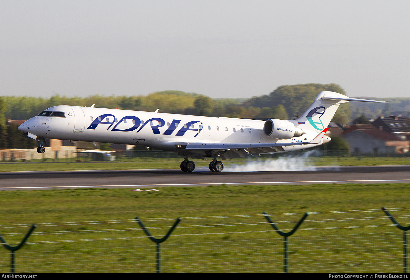 Aircraft Photo of S5-AAY | Bombardier CRJ-701ER (CL-600-2C10) | Adria Airways | AirHistory.net #483655