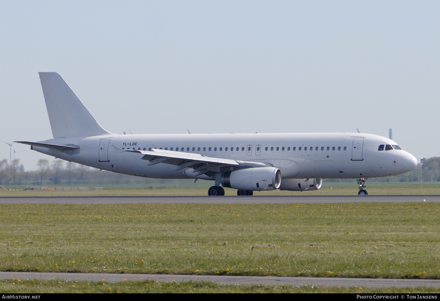 Aircraft Photo of YL-LDE | Airbus A320-232 | AirHistory.net #483845