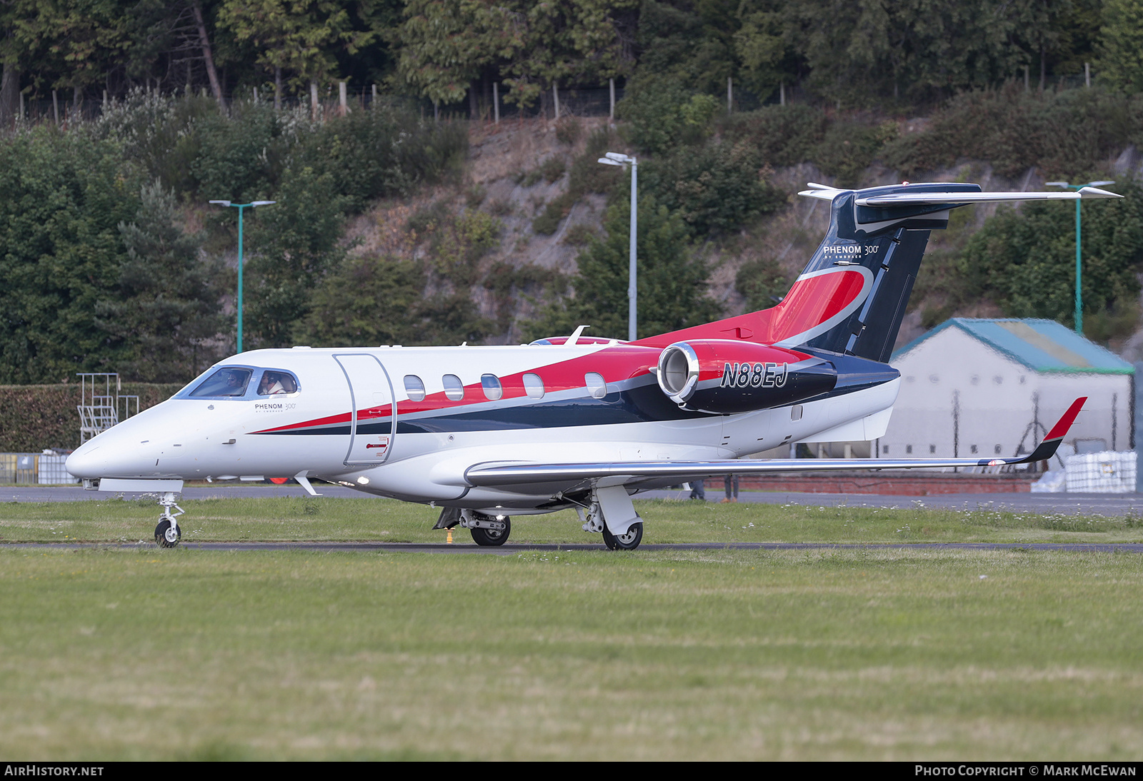 Aircraft Photo of N88EJ | Embraer EMB-505 Phenom 300 | AirHistory.net #483966