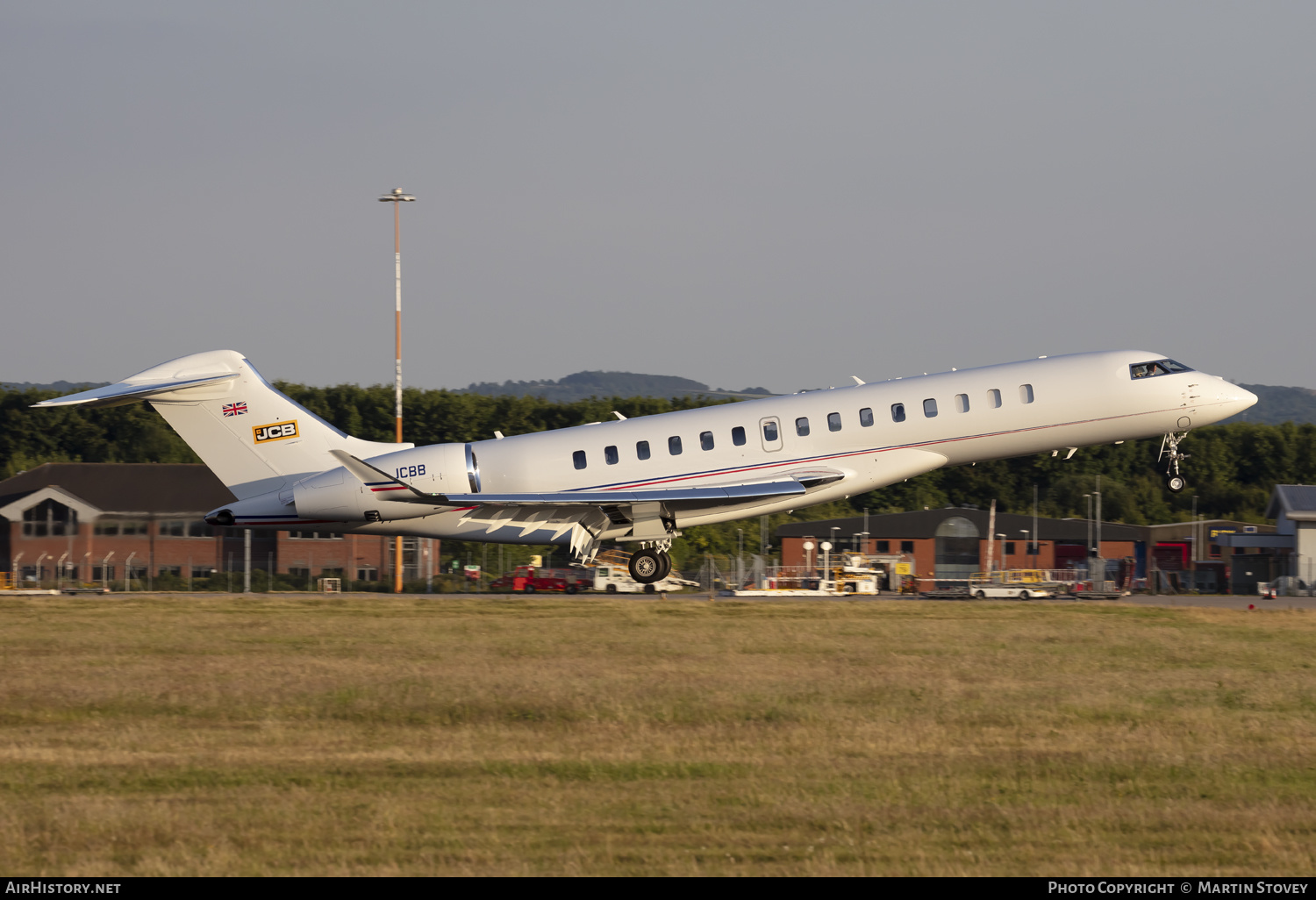 Aircraft Photo of M-JCBB | Bombardier Global 7500 (BD-700-2A12) | JCB - J.C. Bamford Excavators | AirHistory.net #483970