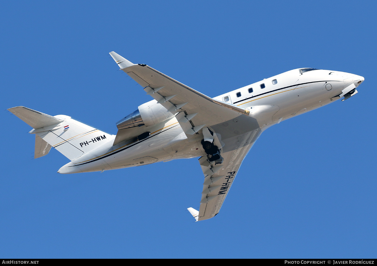 Aircraft Photo of PH-HWM | Bombardier Challenger 605 (CL-600-2B16) | AirHistory.net #484657