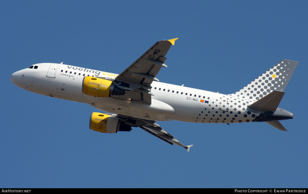 Aircraft Photo of EC-MIQ | Airbus A319-111 | Vueling Airlines | AirHistory.net #484771