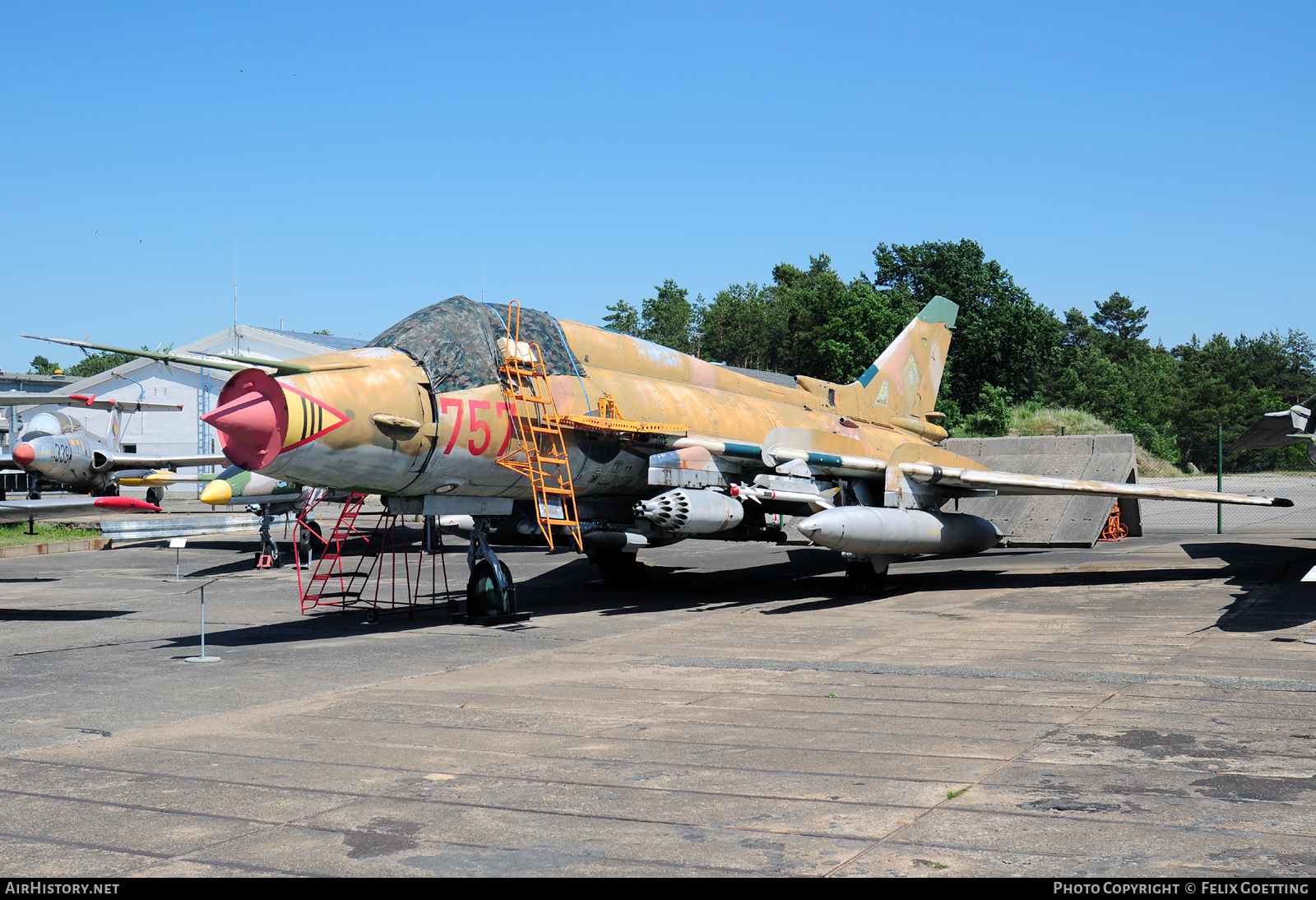 Aircraft Photo of 757 | Sukhoi Su-22M4 | East Germany - Air Force | AirHistory.net #485024