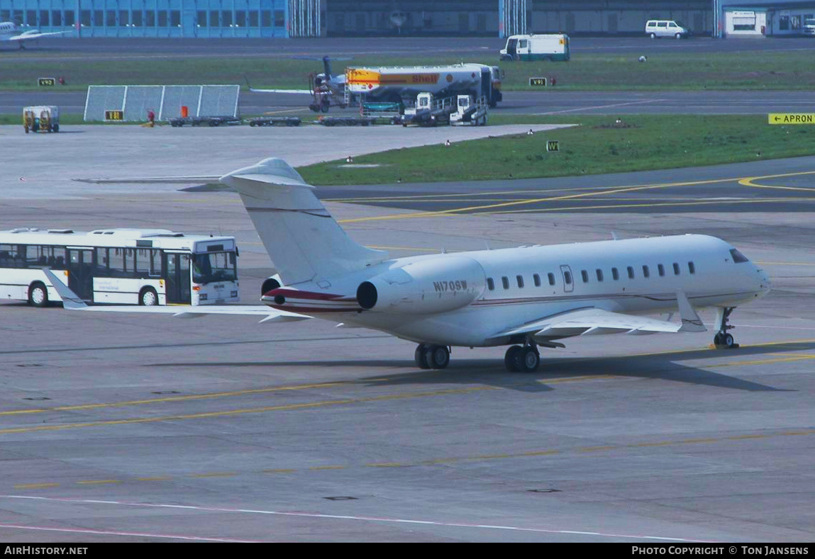 Aircraft Photo of N170SW | Bombardier Global Express XRS (BD-700-1A10) | AirHistory.net #485336