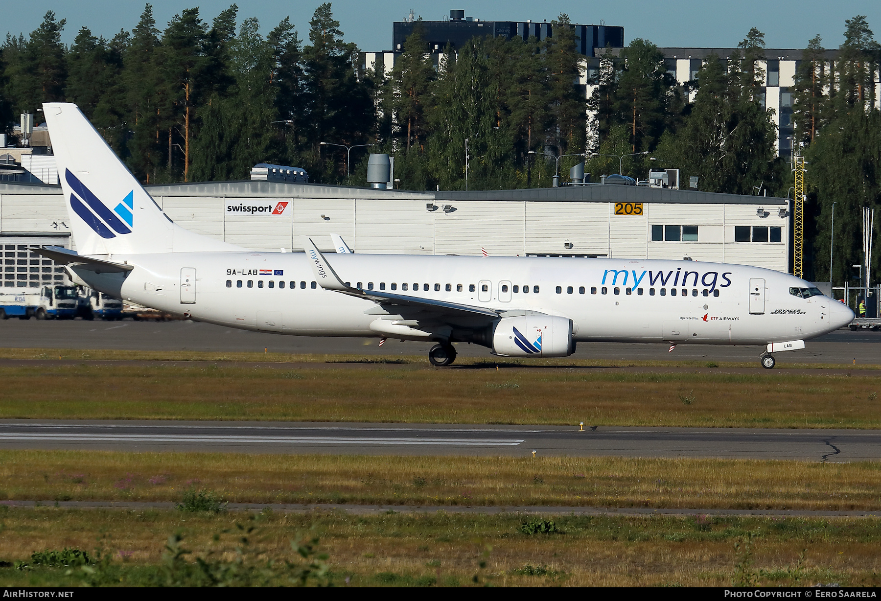 Aircraft Photo of 9A-LAB | Boeing 737-8K5 | MyWings | AirHistory.net #485557