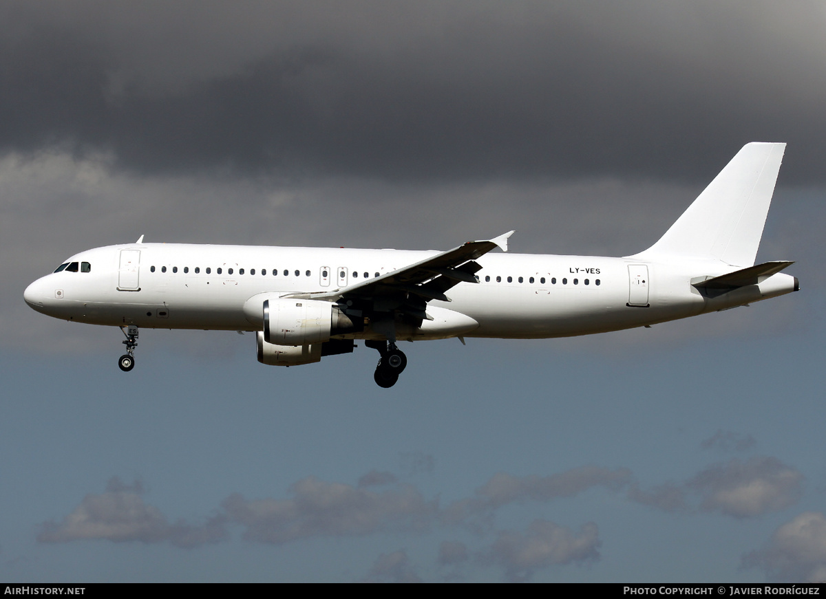 Aircraft Photo of LY-VES | Airbus A320-212 | AirHistory.net #485721