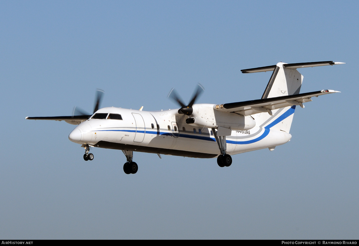 Aircraft Photo of N480AV | De Havilland Canada DHC-8-200Q Dash 8 | AirHistory.net #485983