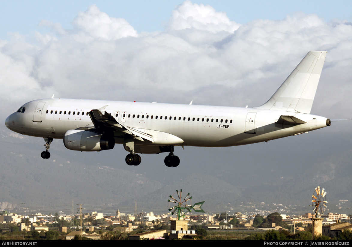 Aircraft Photo of LY-VEP | Airbus A320-233 | AirHistory.net #486077