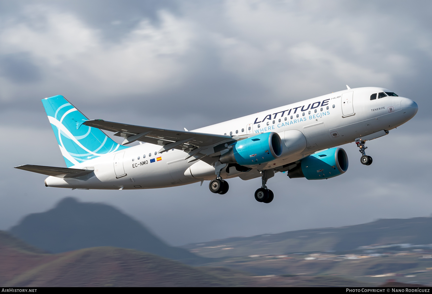 Aircraft Photo of EC-NMO | Airbus A319-115 | Lattitude Hub | AirHistory.net #487014