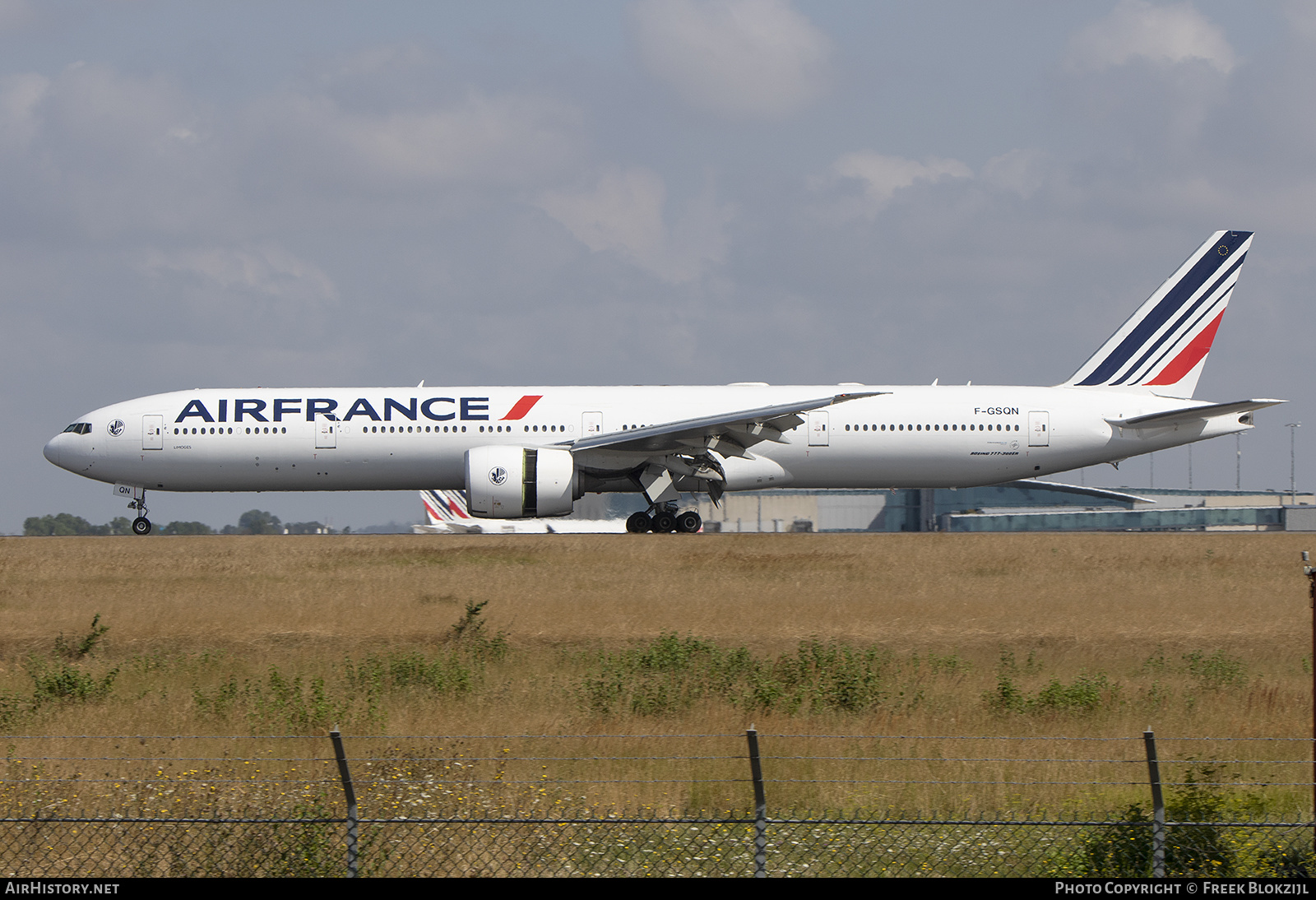 Aircraft Photo of F-GSQN | Boeing 777-328/ER | Air France | AirHistory.net #487078