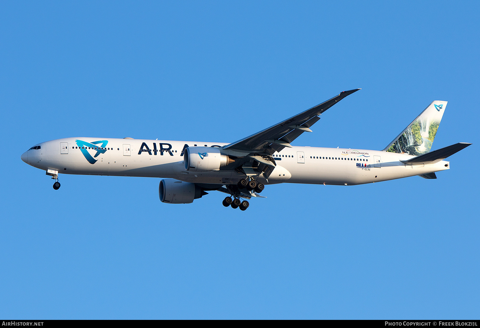 Aircraft Photo of F-OLRE | Boeing 777-300/ER | Air Austral | AirHistory.net #487087