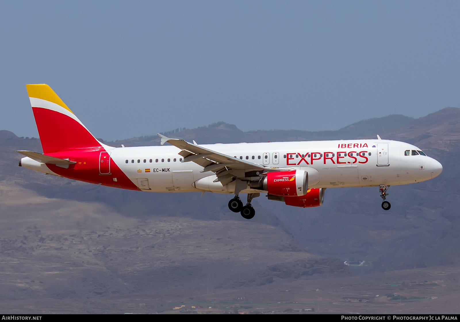 Aircraft Photo of EC-MUK | Airbus A320-214 | Iberia Express | AirHistory.net #487126