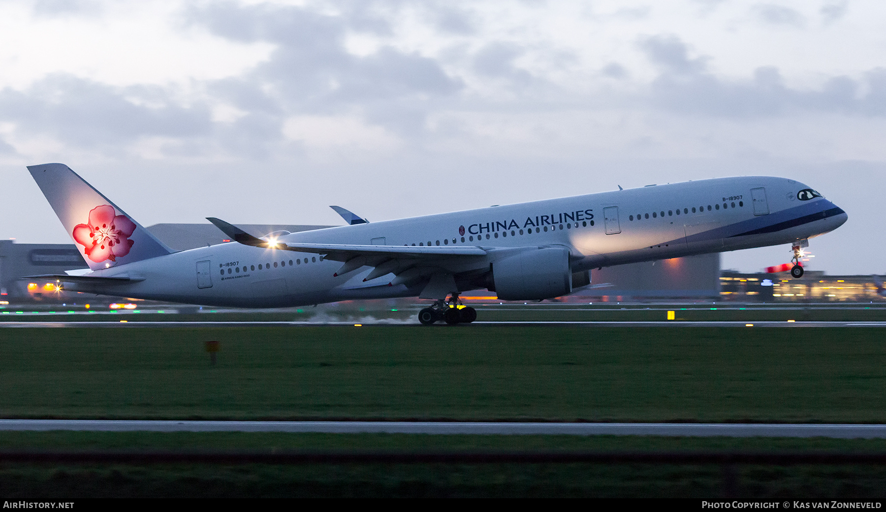 Aircraft Photo of B-18907 | Airbus A350-941 | China Airlines | AirHistory.net #487146