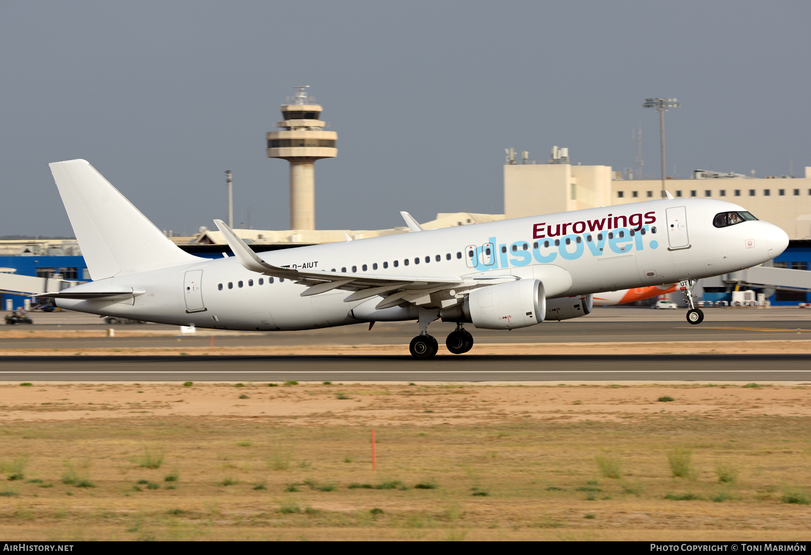 Aircraft Photo of D-AIUT | Airbus A320-214 | Eurowings Discover | AirHistory.net #487226