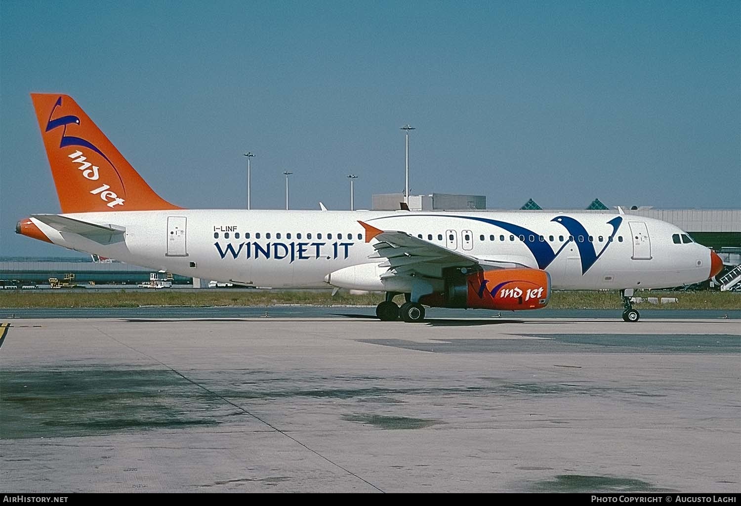 Aircraft Photo of I-LINF | Airbus A320-231 | Wind Jet | AirHistory.net #487287